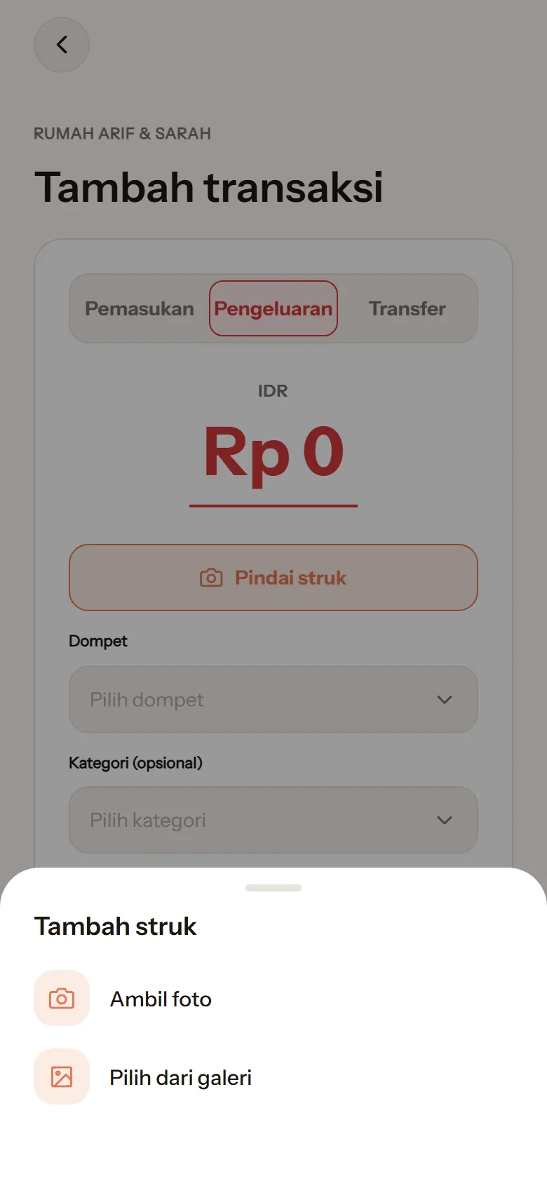 Pilihan Tambah struk di layar tambah transaksi: Ambil foto atau Pilih dari galeri